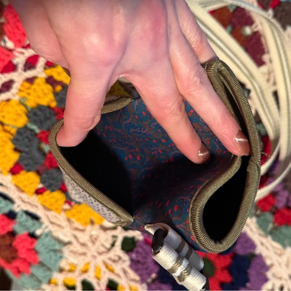 NATURAL LIFE Crossbody Water 💦 Bottle Holder with Pocket and adjustable strap - Picture 6 of 10